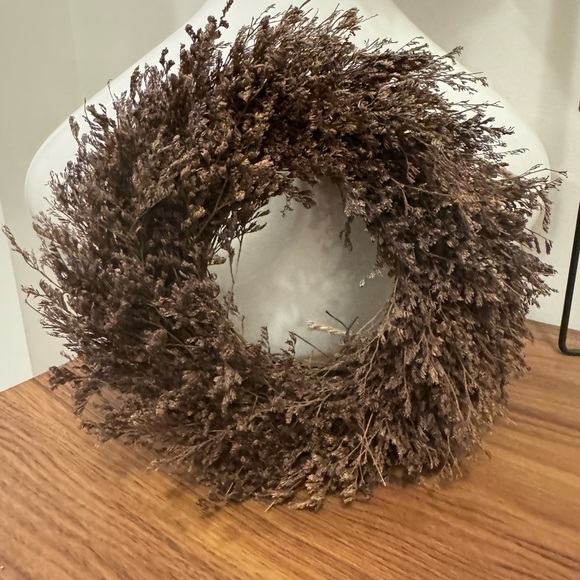 9x9 wreath - Super cute for small bath/home spaces! - Picture 1 of 3